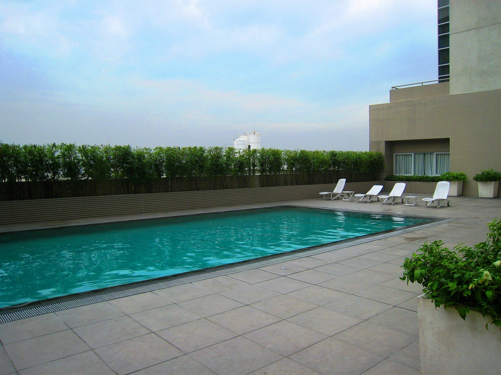 South Of Market Private Residences Taguig Exterior photo